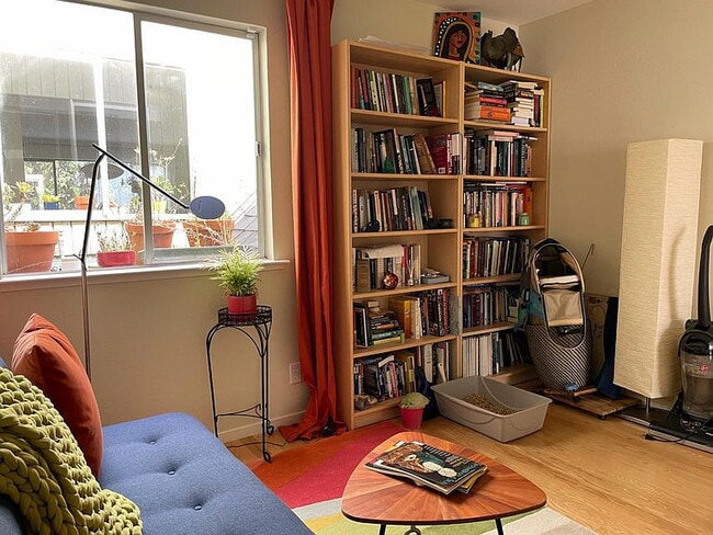 Building Photo - "Charming 4-Bedroom Home with 2 Baths in the Heart of San Francisco!"