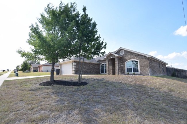 Building Photo - 3501 Salt Fork Dr