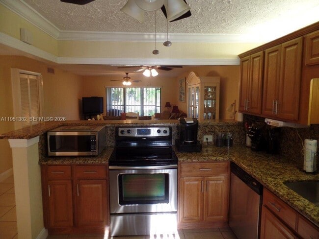 Building Photo - 280 Racquet Club Rd