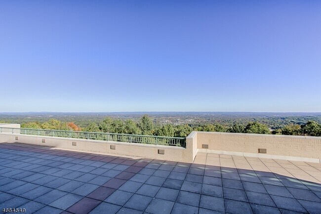 Building Photo - 1000 Gates Ct