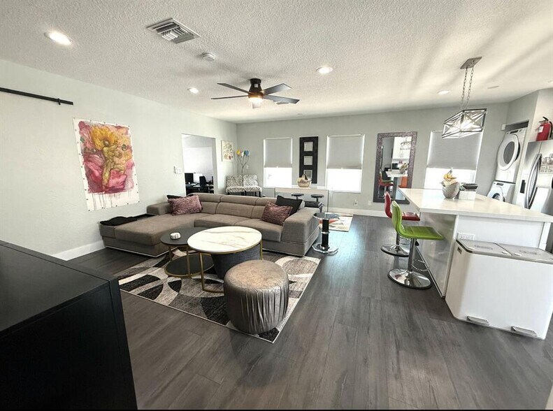 Building Photo - 615 SW 9th St