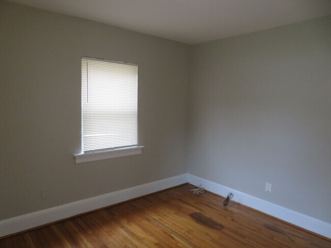 Building Photo - Colonial Heights Virginia