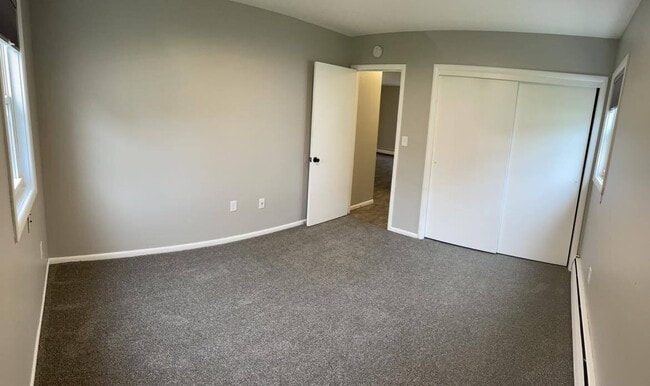 Building Photo - This adorable & newly remodeled 2 bed/1 ba...