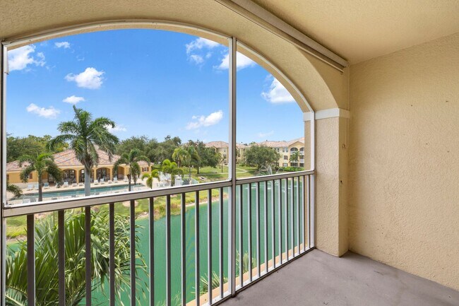 Building Photo - Resort-Style Living in the Heart of Fort Myers