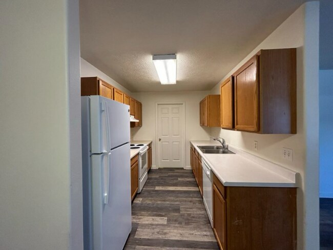 Building Photo - 2140 Elizabeth Blvd