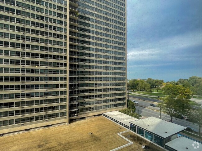 Building Photo - 3550 N Lake Shore Dr