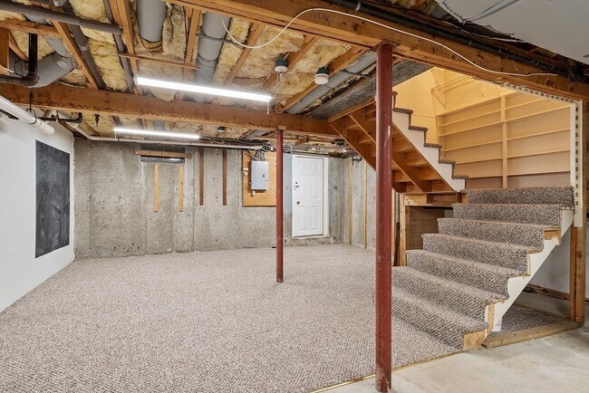 Building Photo - 148 Flower Ln