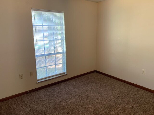 Building Photo - "Charming 3-Bed Oasis with 2 Baths in Ft W...
