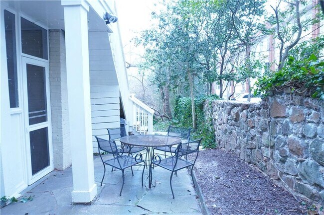 Building Photo - 2544 Peachtree Rd NW