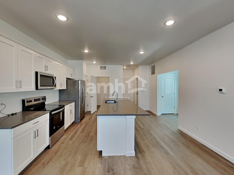 Building Photo - 23542 E 3rd Pl