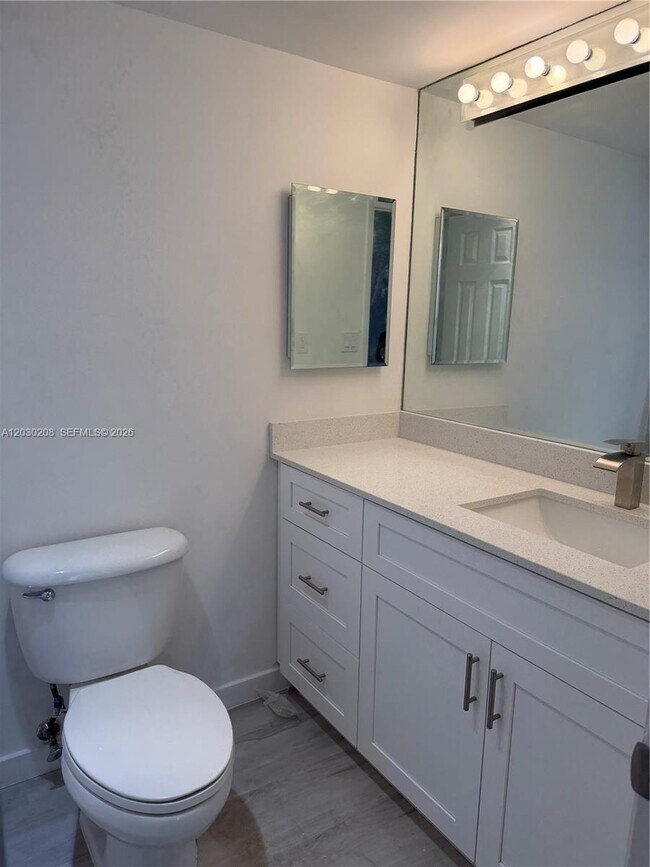 Building Photo - 20200 W Country Club Dr