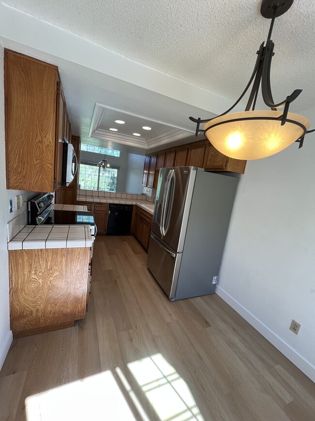 Building Photo - 1550 Apache Dr