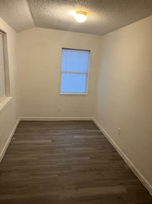 Building Photo - One bedroom cottage