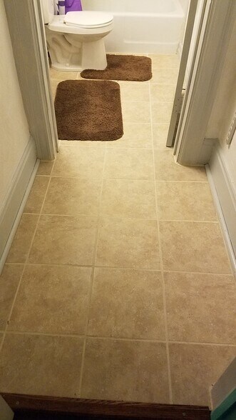 Hallway2 - 621 Melwood Ave