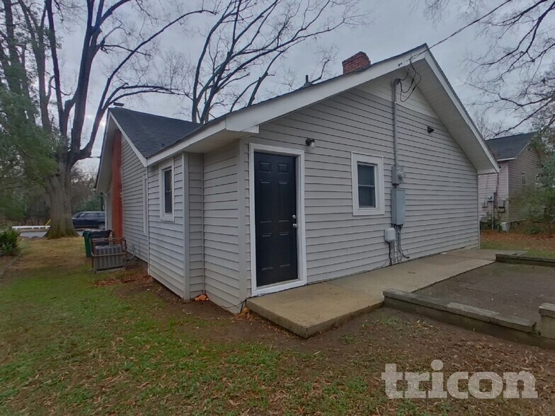 Building Photo - 1511 N Davidson St