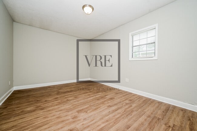Building Photo - 125 Grove Creek Dr