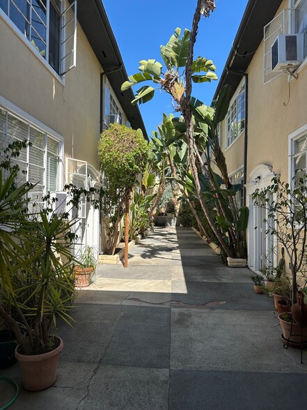 Building Photo - 1350 Hayworth Ave
