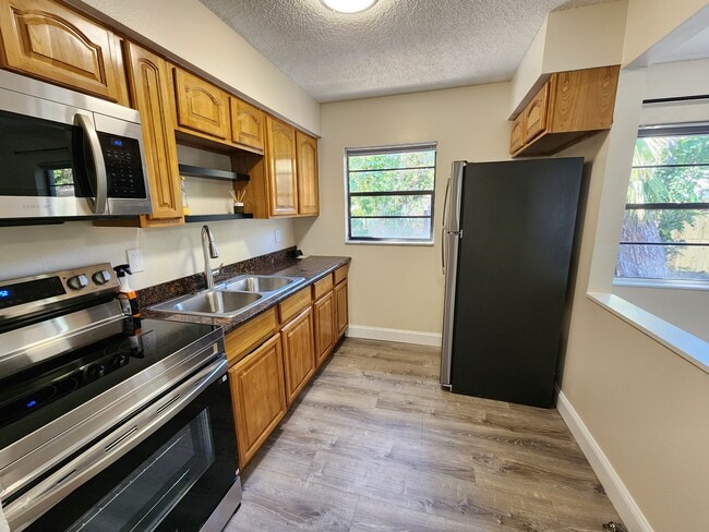 Building Photo - 1773 Tifton Terrace S