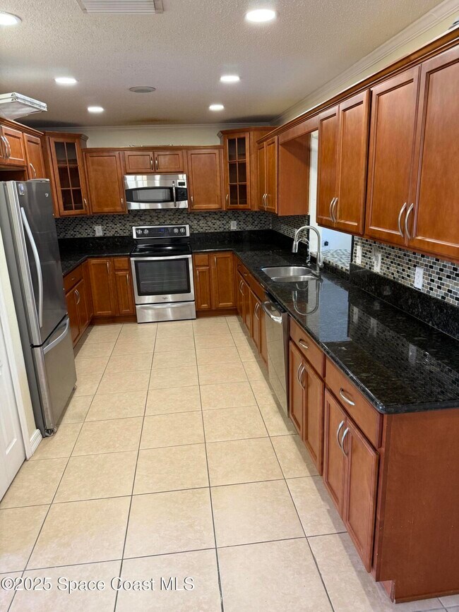 Building Photo - 767 Altona St NW