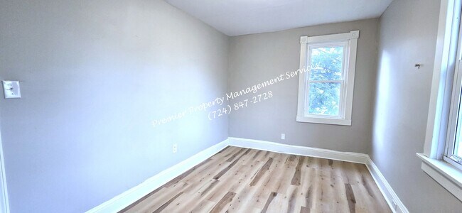 Building Photo - 1429 Hall Ave