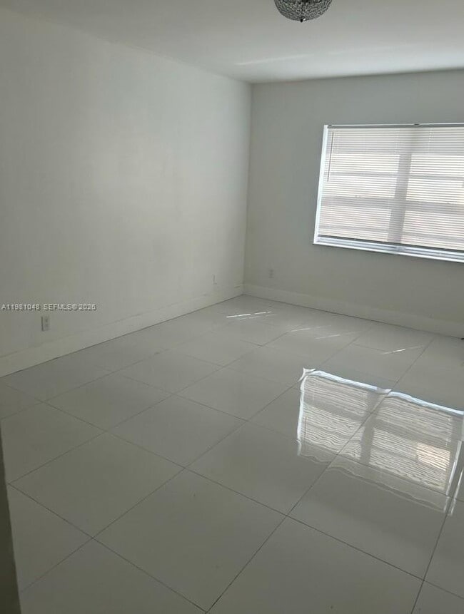 Building Photo - 3048 Sunrise Lakes Dr E