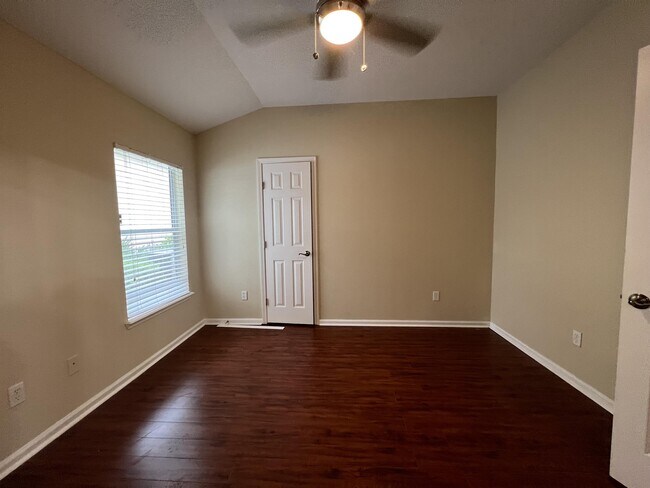 Building Photo - 3466 Laurel Leaf Dr