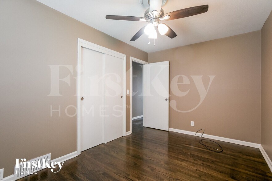 Building Photo - 804 NW Hearnes Ave