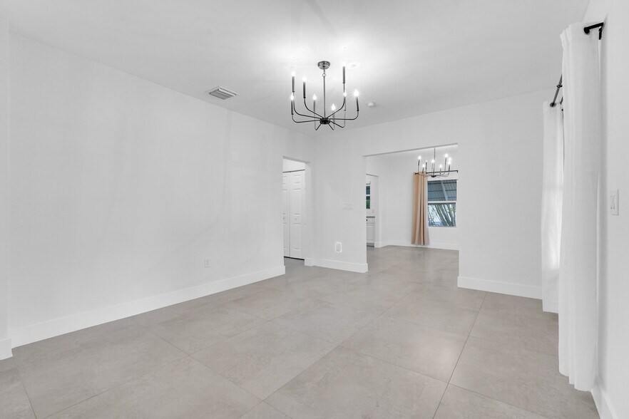 Building Photo - 52 NW 47th Ter