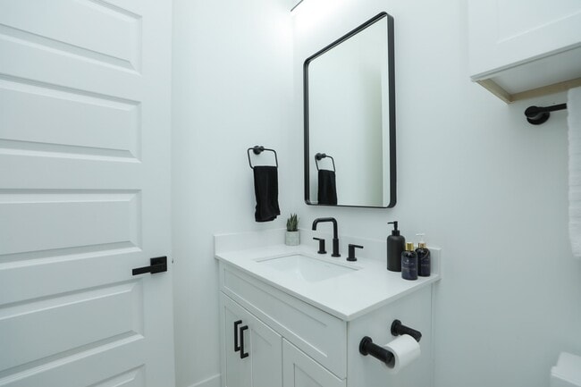 Building Photo - 5704 Fairdale Ln