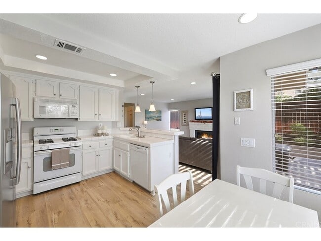 Building Photo - 36 San Patricio