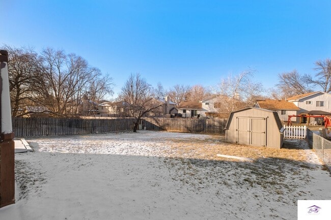 Building Photo - AVAILABLE NOW!