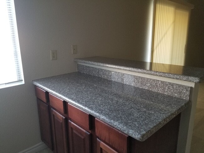 Building Photo - Beautiful 2 bedroom condo for Rent