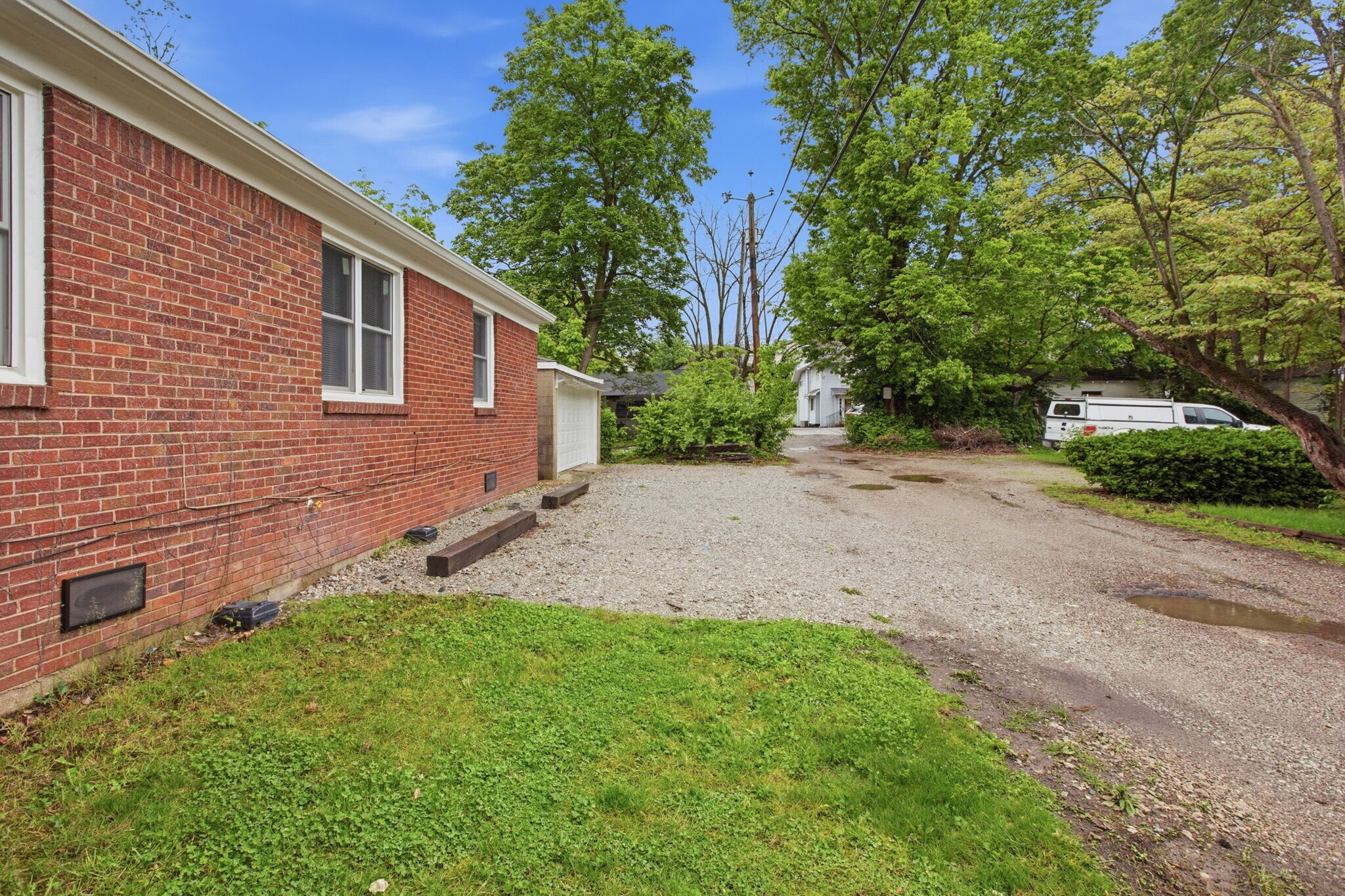 Building Photo - 4612 Rookwood Ave
