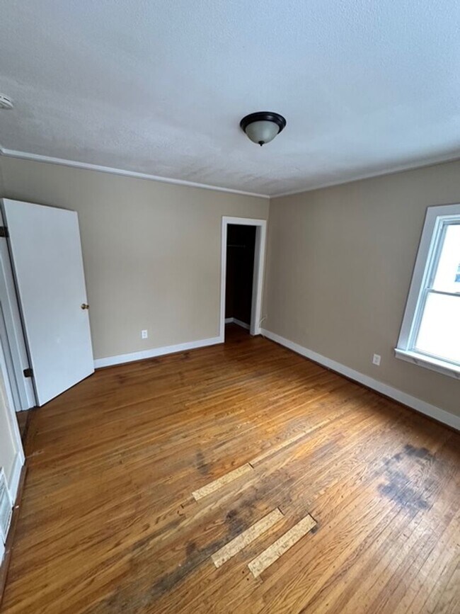 Building Photo - 490 Glenwood Ave