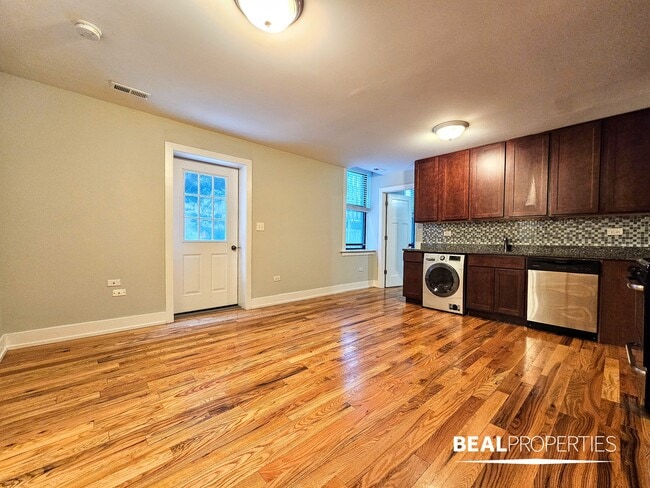 Building Photo - 550 W Arlington Pl