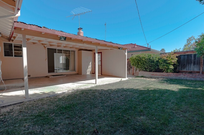 Building Photo - 4/3 near Jollyman Park, Top Cupertino Scho...