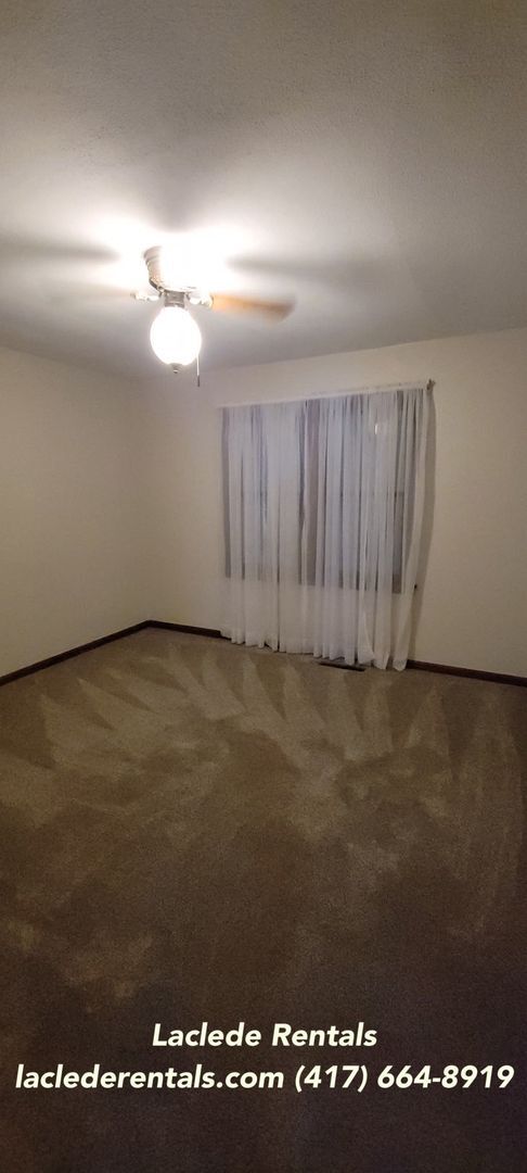 Building Photo - 3 BEDROOM 2 BATHROOM HOUSE FOR RENT