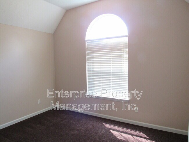 Building Photo - 9740 Riggin Dr