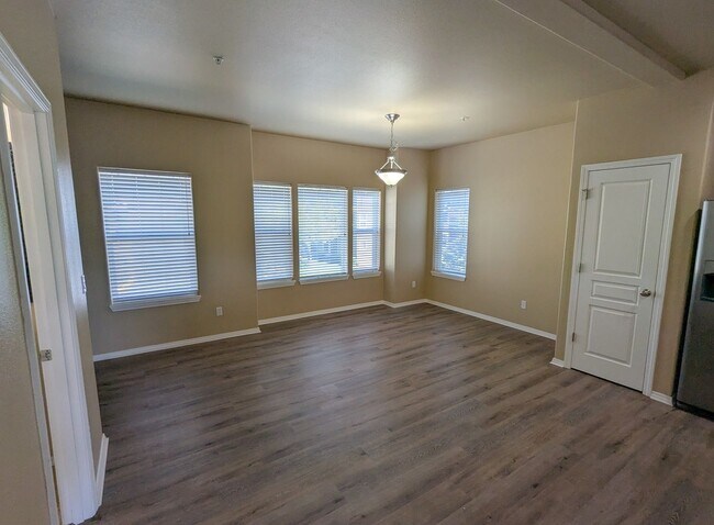 Building Photo - 5997 Blue River Dr SE