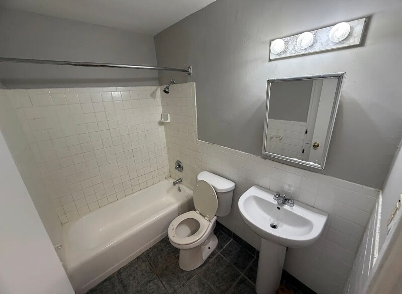 Building Photo - 3521 Dundale Rd