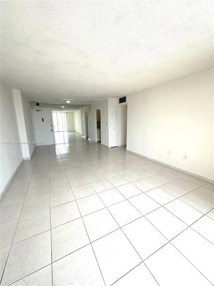 Building Photo - 4675 W 18th Ct