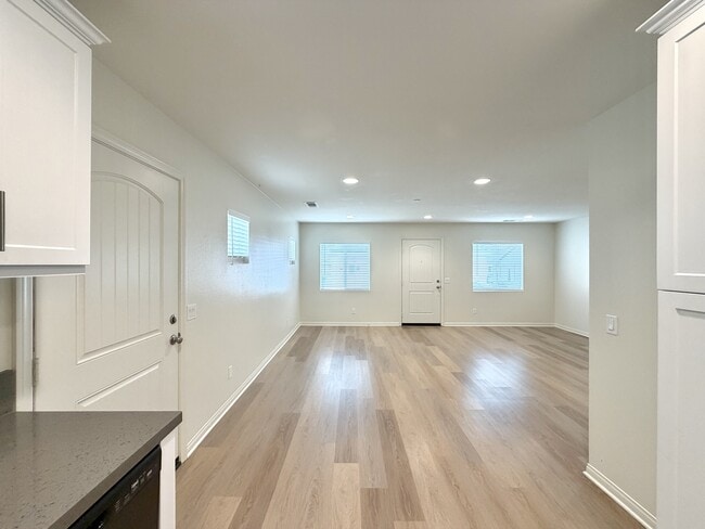 Building Photo - 2277 Chestnut St