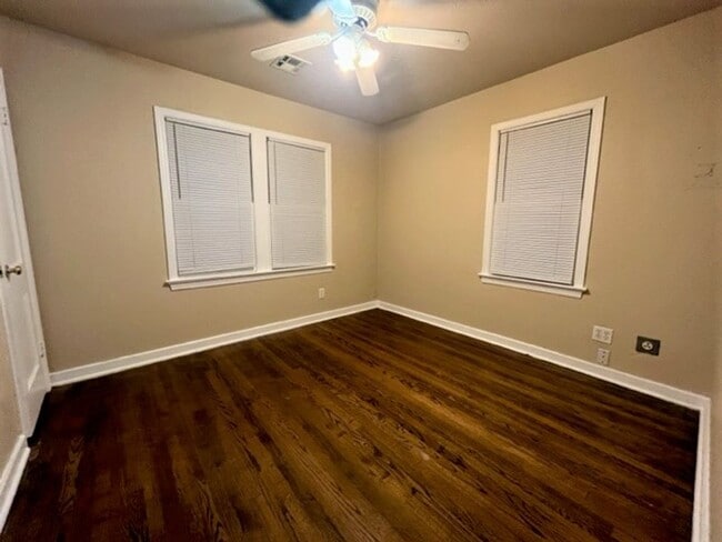 Building Photo - 1017 N Tabor Dr