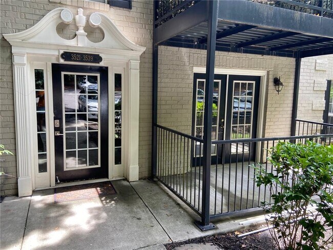 Primary Photo - 3527 Essex Ave