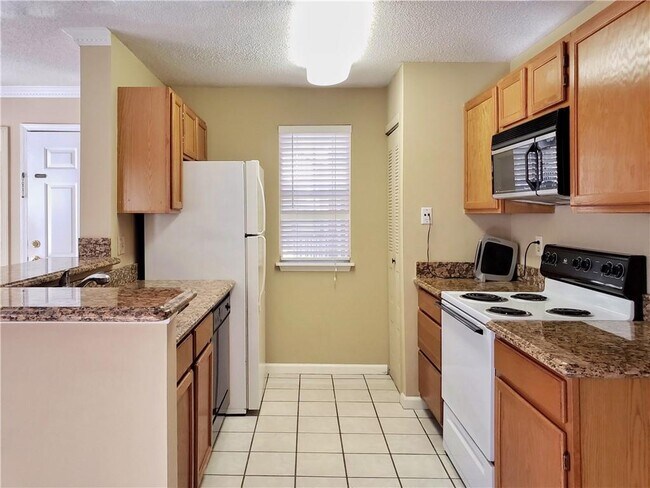 Building Photo - 913 Wentworth Ct