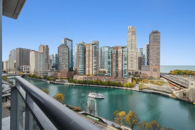 Building Photo - 450 E Waterside Dr