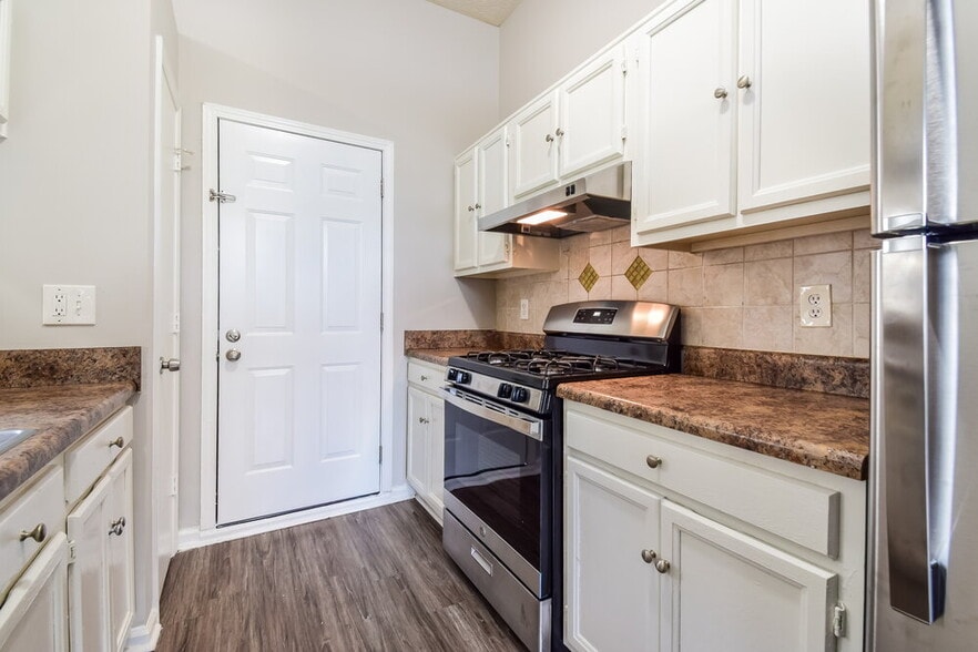 Building Photo - 6603 Eastbriar Dr