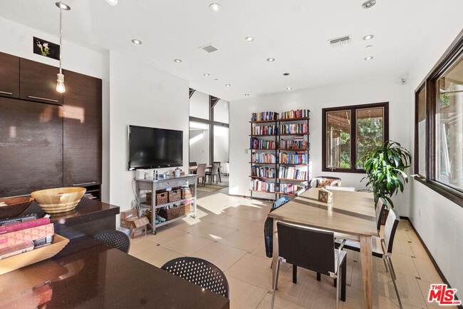 Building Photo - 2473 La Condesa Dr