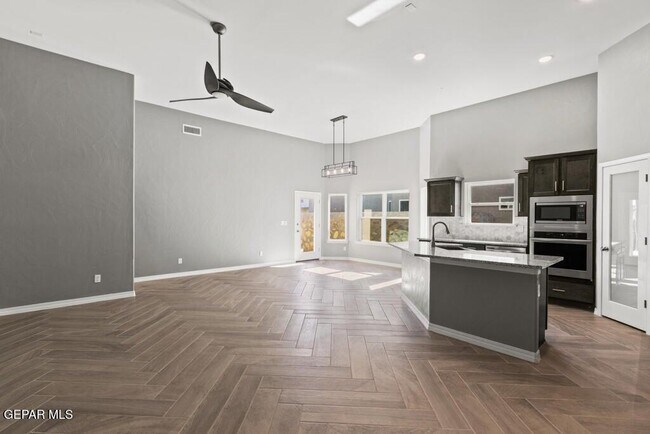 Building Photo - 956 Keenland Ave