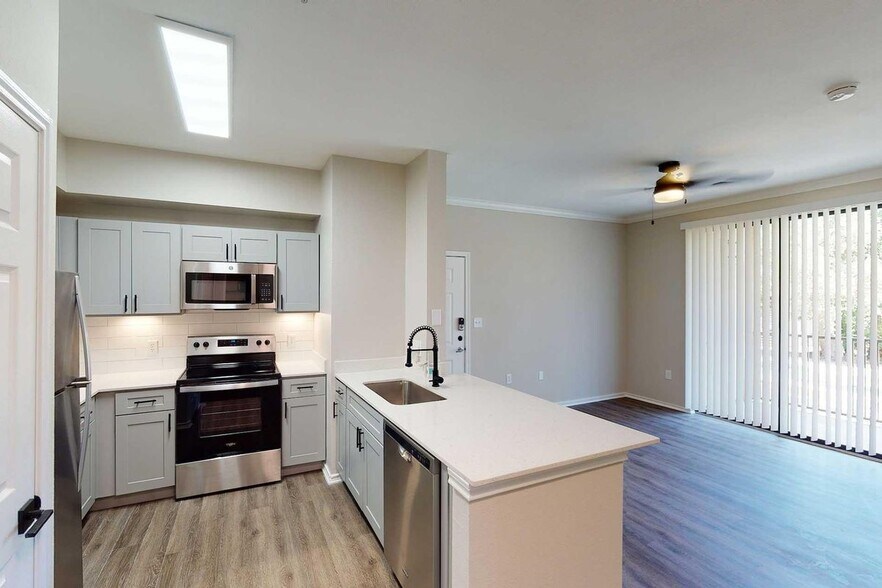 Building Photo - 10701 Lakeline Mall Dr